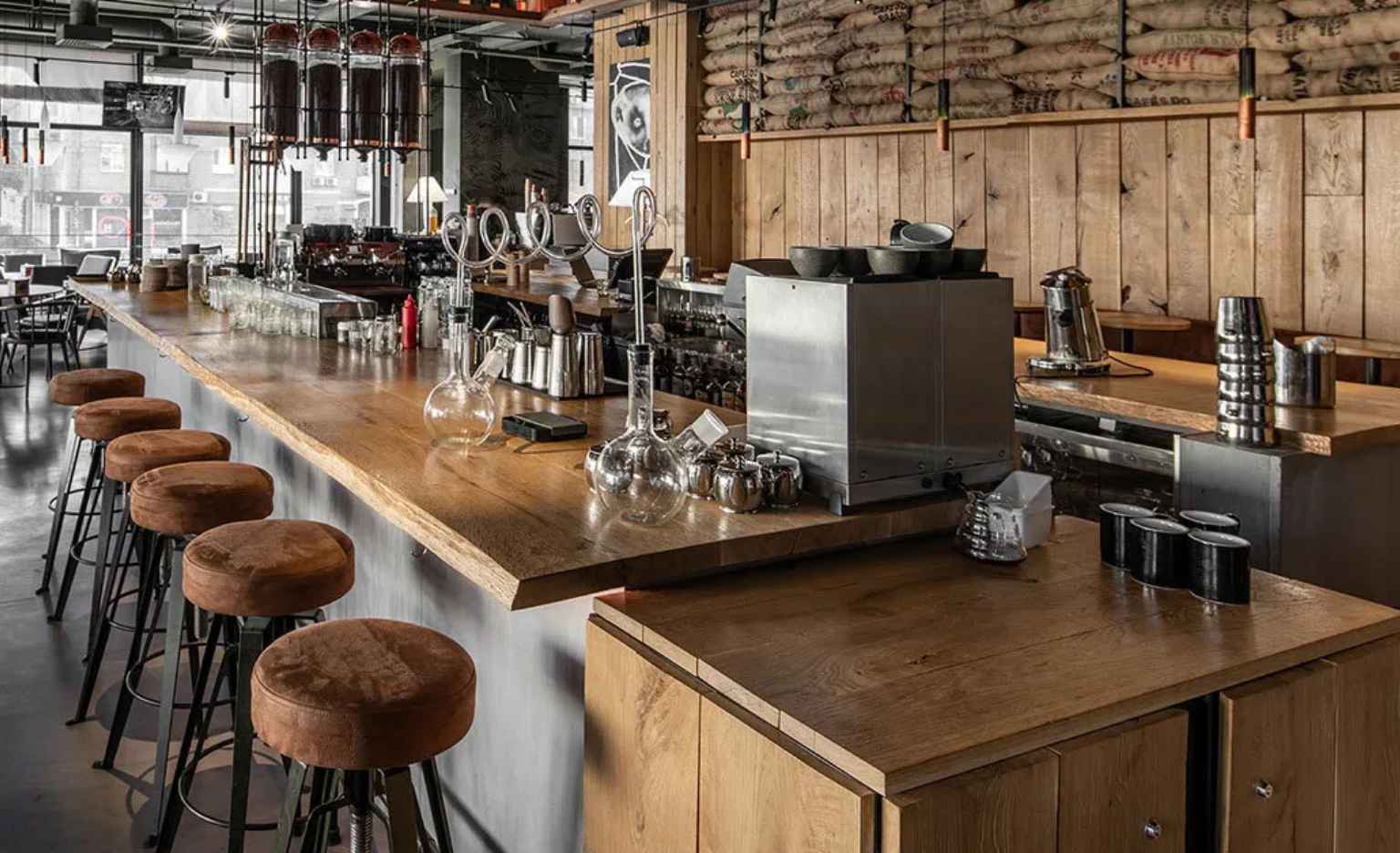Thiết Kế Quầy Bar Quán Cà Phê Phong Cách Rustic
