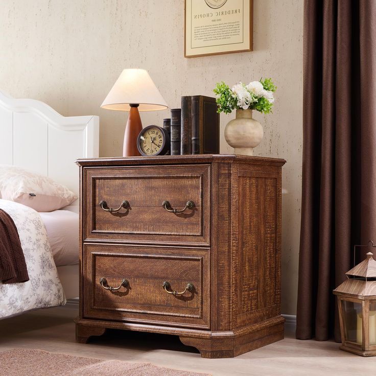 Decor Phòng Ngủ Vintage Ý tưởng decor phòng ngủ vintage tủ gỗ cũ