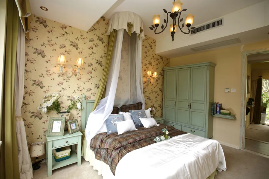 Decor Phòng Ngủ Vintage Ý tưởng decor phòng ngủ vintage với dây đèn ánh vàng treo tường