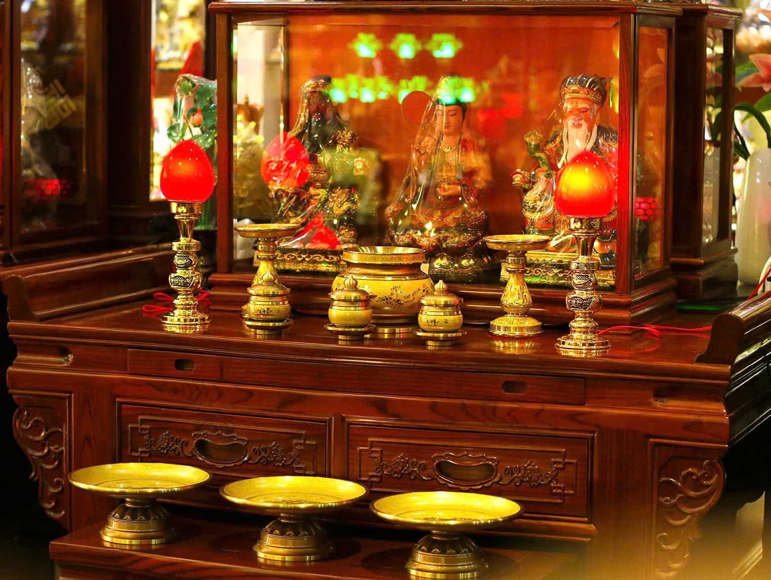 sắp xếp bàn thờ