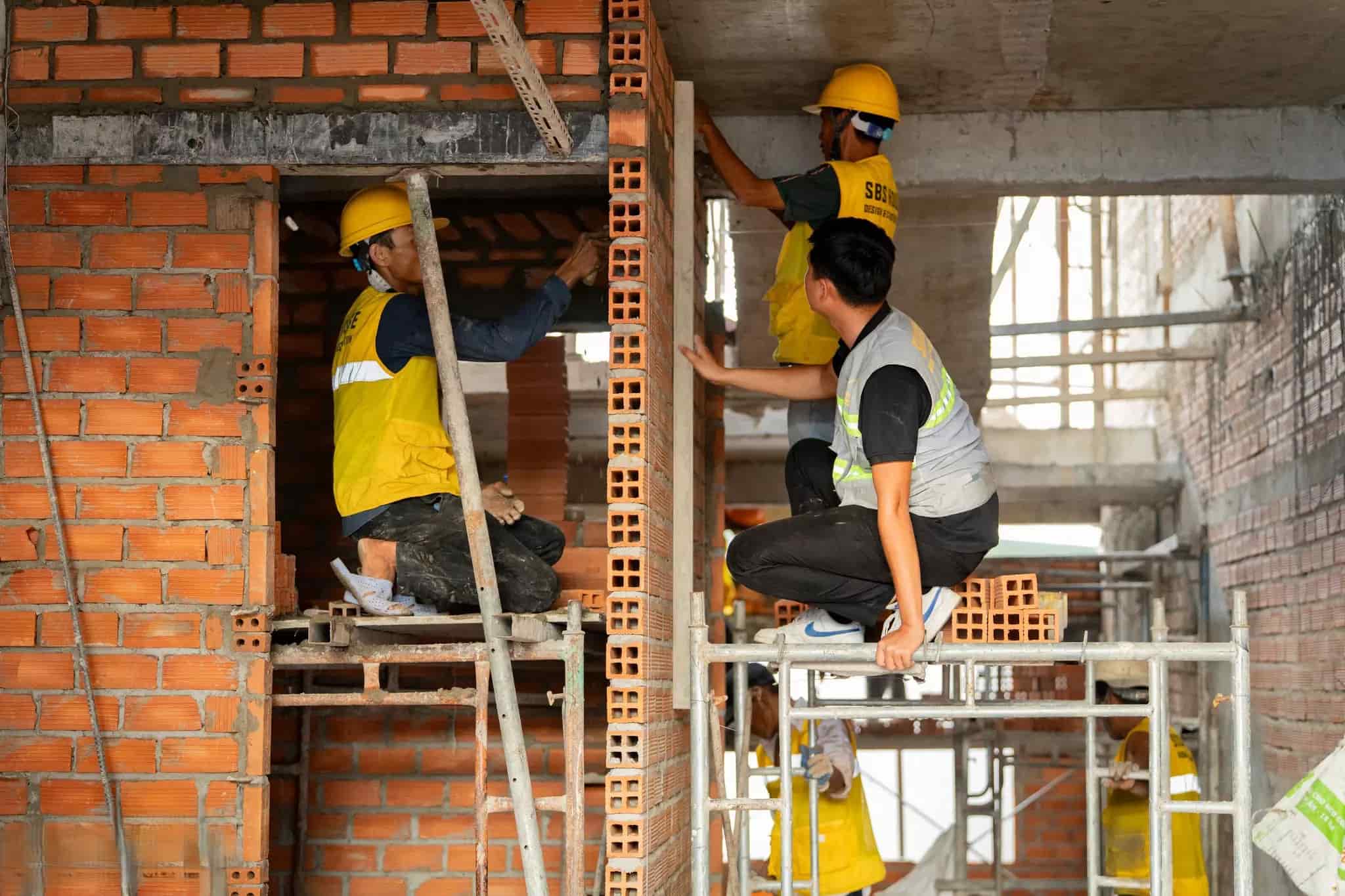 nên xây tường 10 hay 20